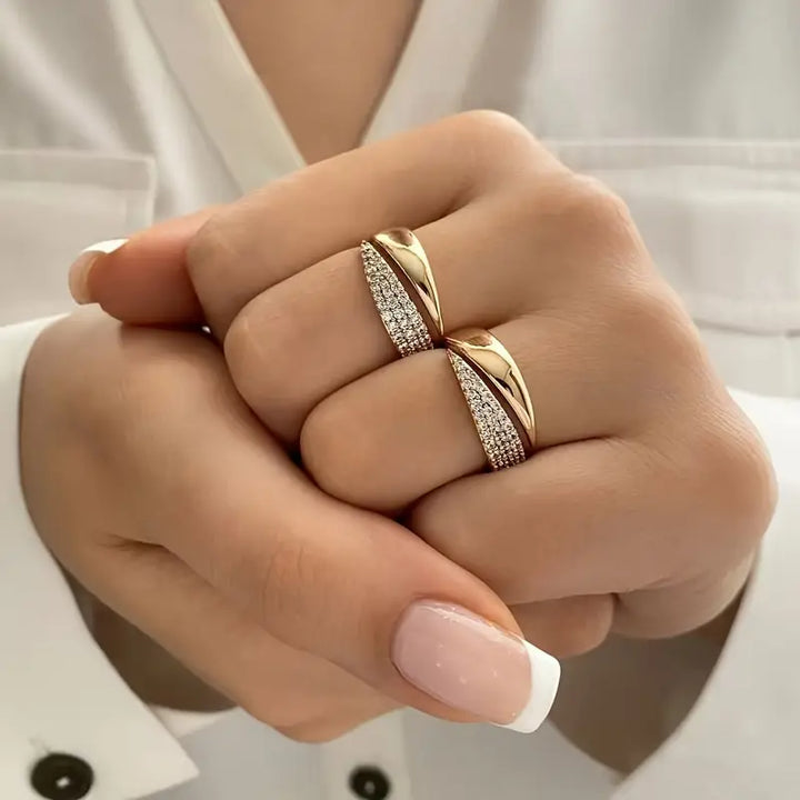 Anillo de Oro Elegante con Piedras Brillantes
