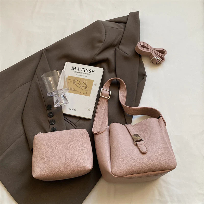 Moderno bolso tipo cubo en símil piel Iris™