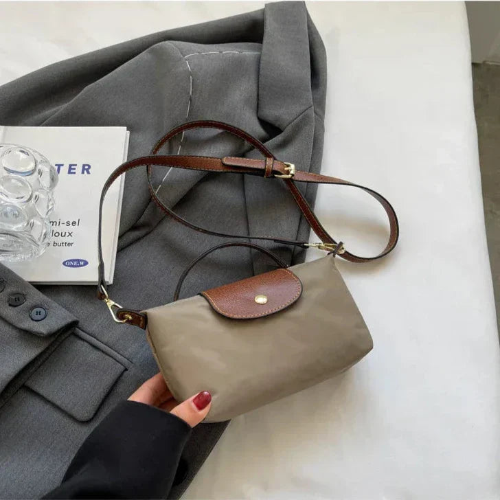 Elegante y versátil bolso de piel Vega™